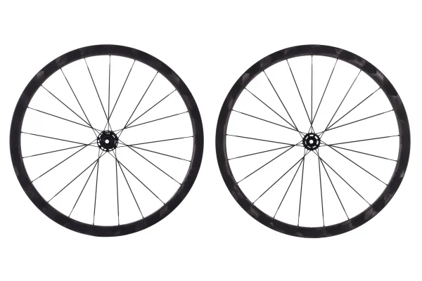 Pre-Owned Lun Hyper D33 700C Carbon Disc Wheelset pre owned lun hyper d33 700c c 0 1750475898 - AROUNDTHECYCLE