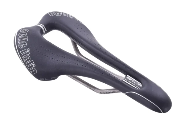 Selle Italia SLR Superflow Carbon Saddle - Titanium Rails Used S3 selle italia slr superflow car 0 1750475782 - AROUNDTHECYCLE
